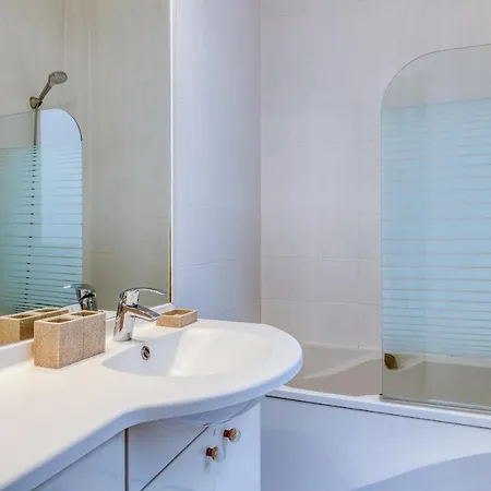 Bed & Breakfast Dans Les Arbres A Montmartre Paris